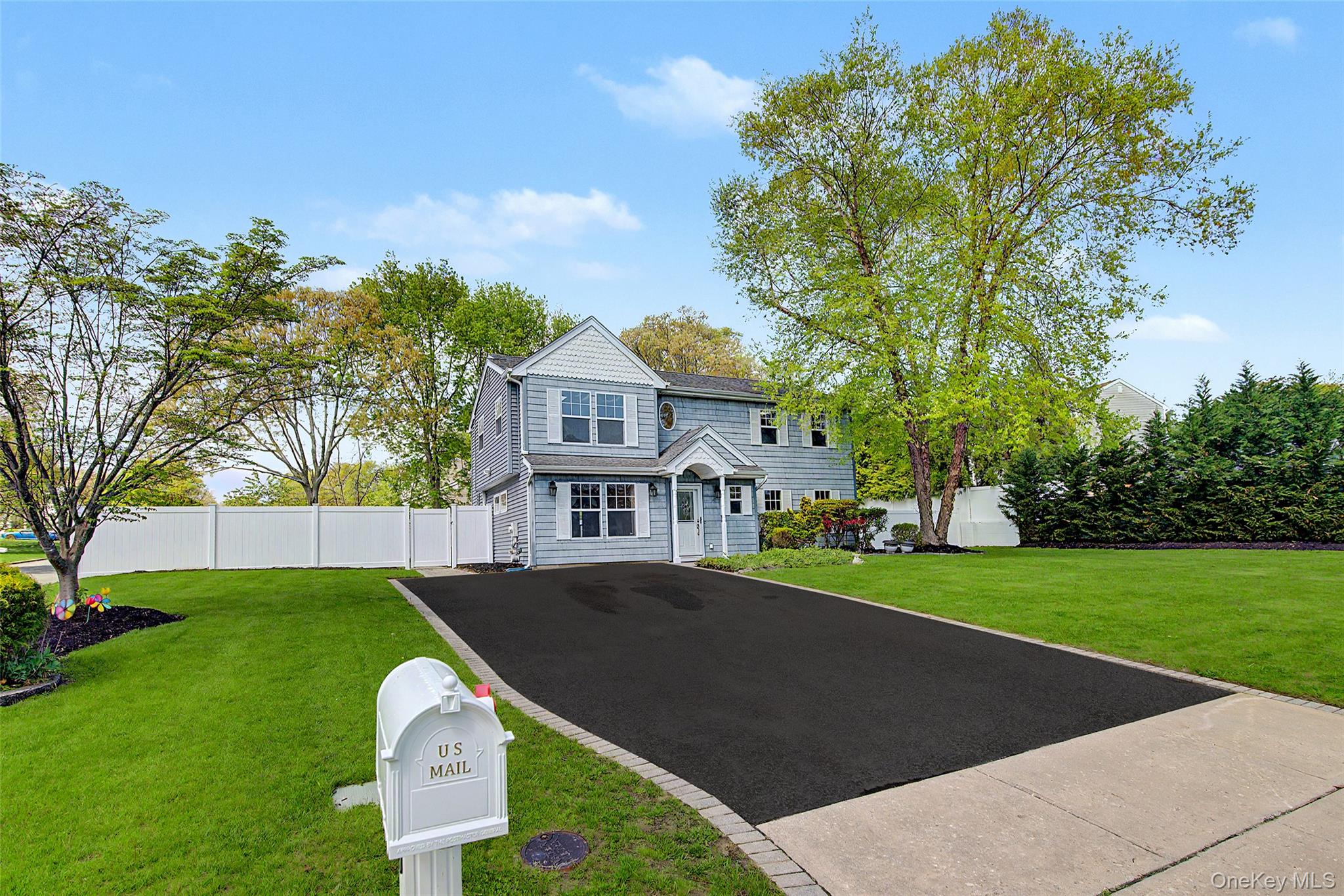 6 Lyons Lane – For Sale photo 2