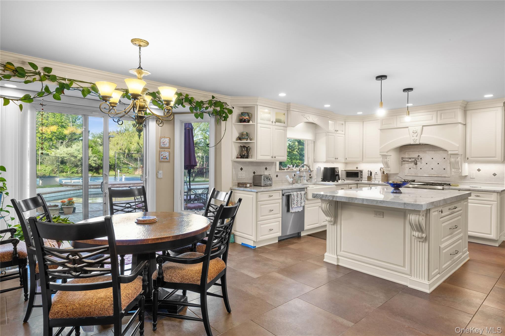 16 Cabriolet Lane – For Sale photo 12