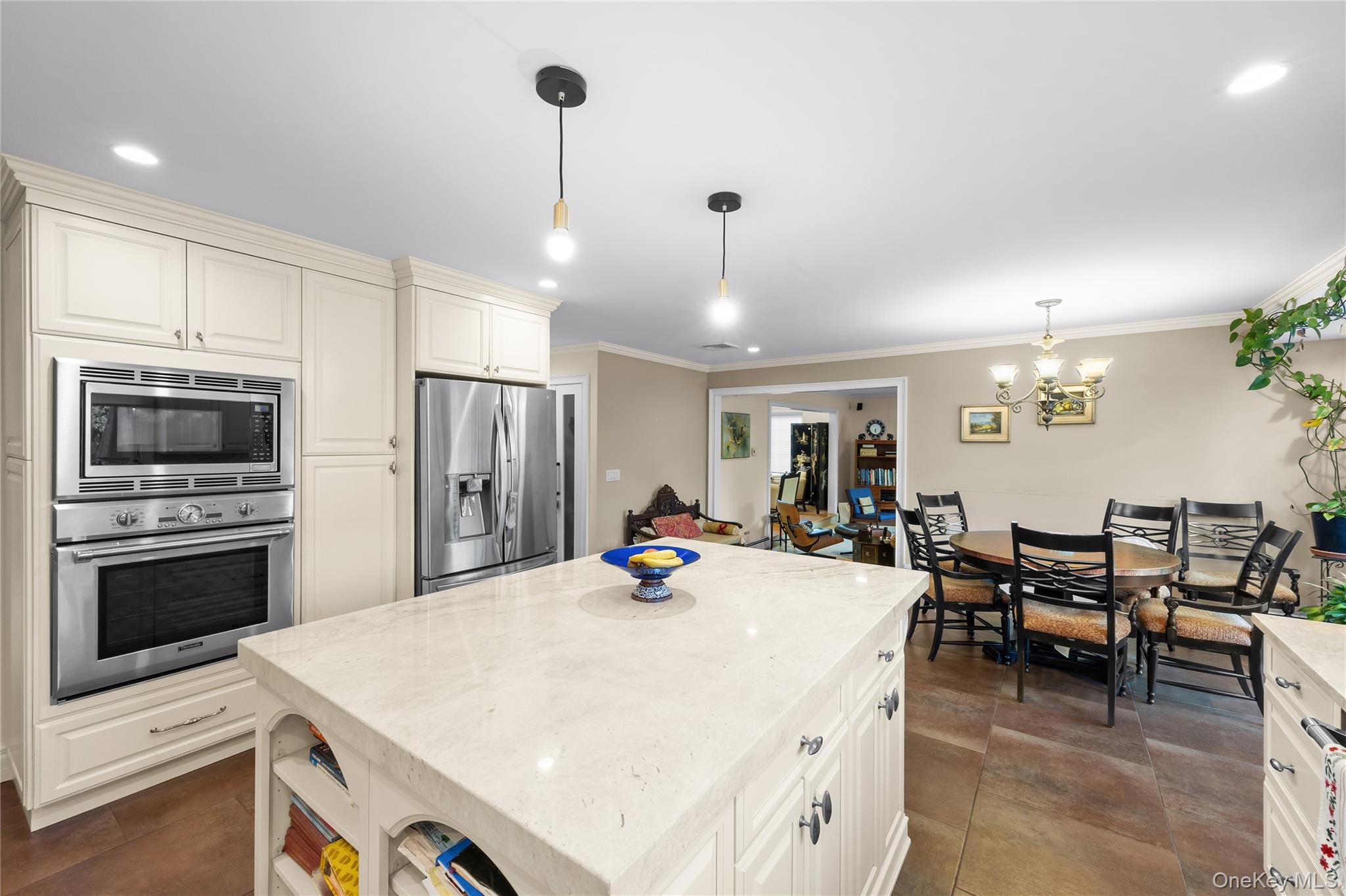 16 Cabriolet Lane – For Sale photo 13