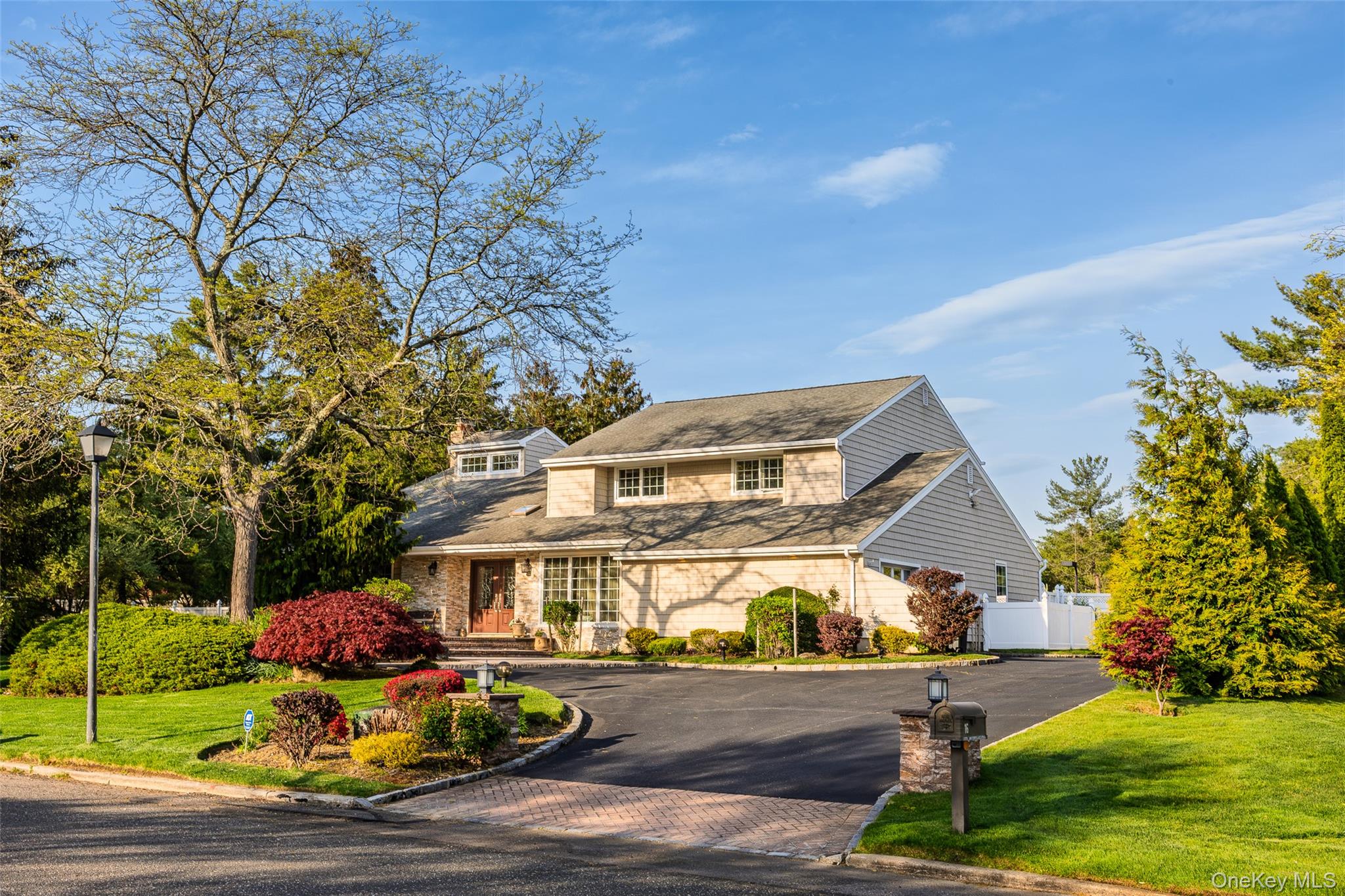 16 Cabriolet Lane – For Sale