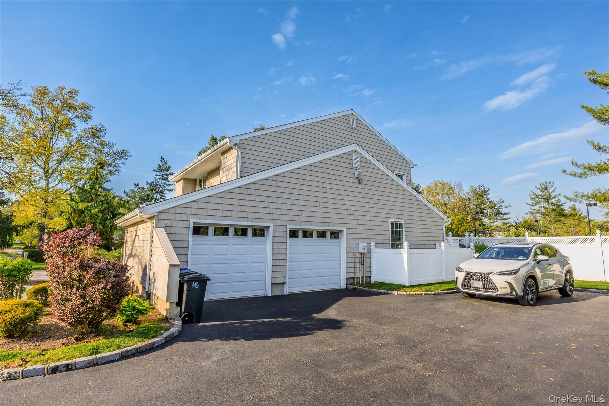 16 Cabriolet Lane – For Sale photo 4
