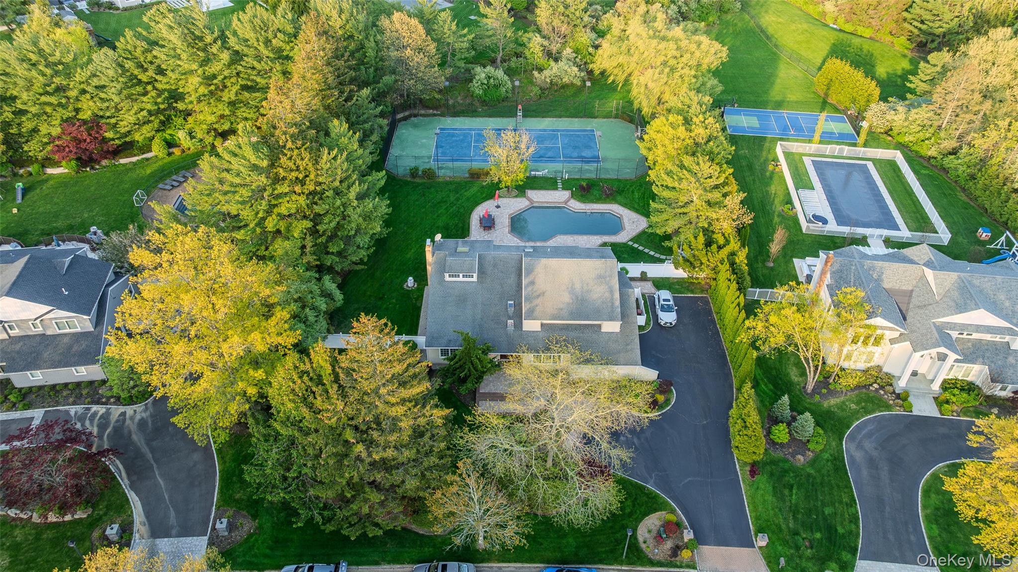 16 Cabriolet Lane – For Sale photo 5