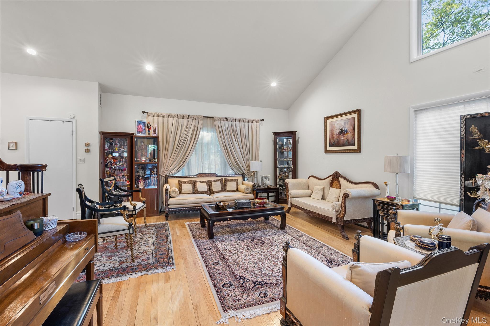 16 Cabriolet Lane – For Sale photo 9