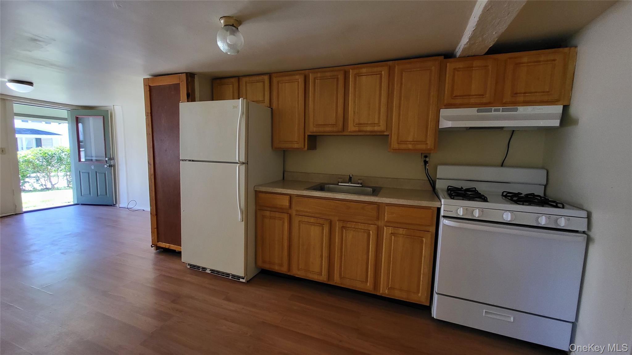 94 E Main Street, Unit 1 photo 3