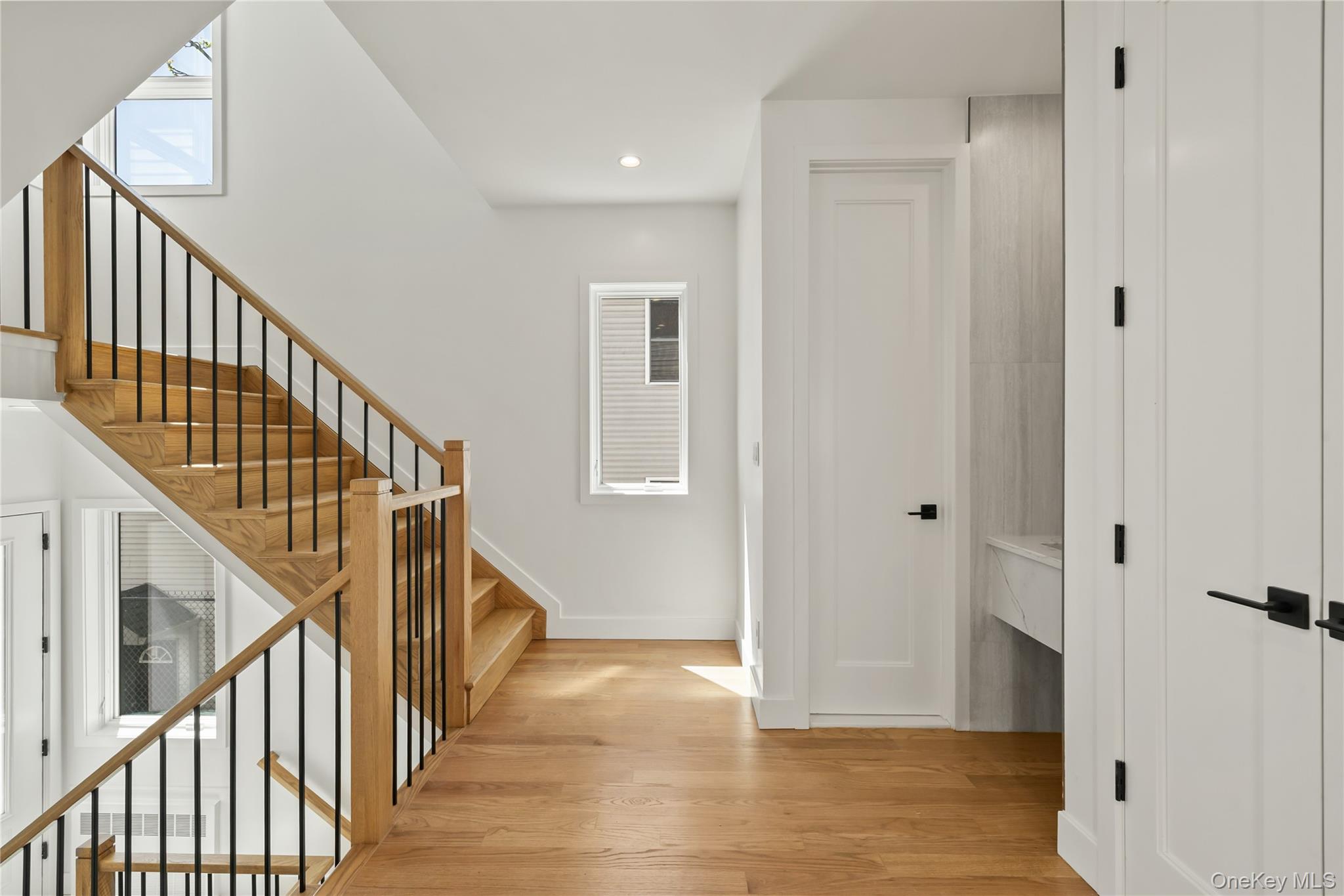 37 Ewing Avenue, Unit 201 photo 9