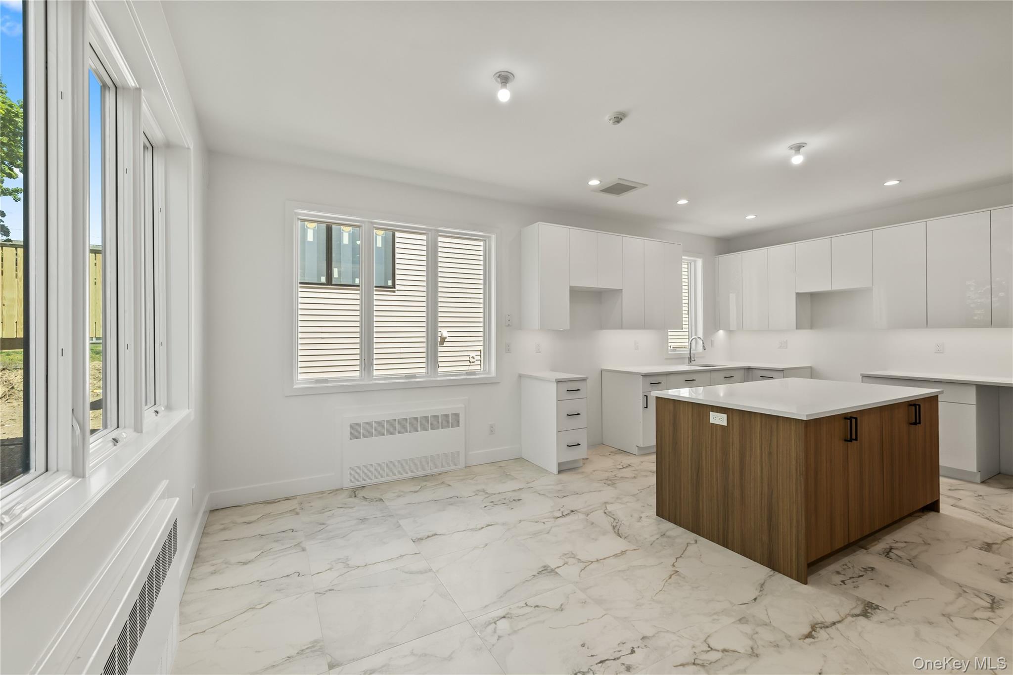 37 Ewing Avenue, Unit 201 photo 19
