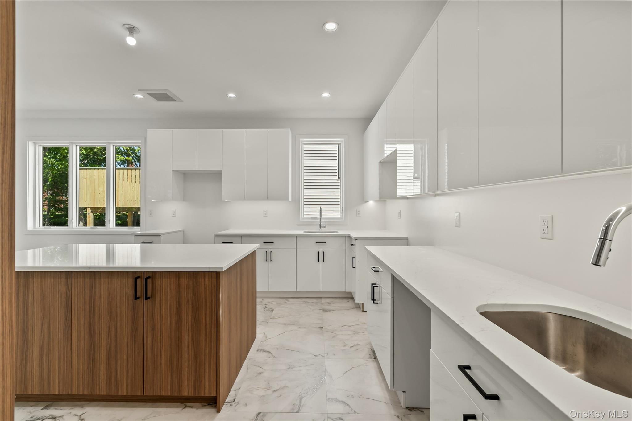 37 Ewing Avenue, Unit 201 photo 17