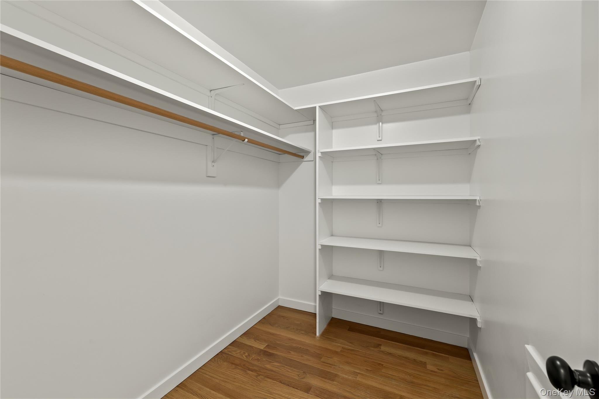 37 Ewing Avenue, Unit 201 photo 33