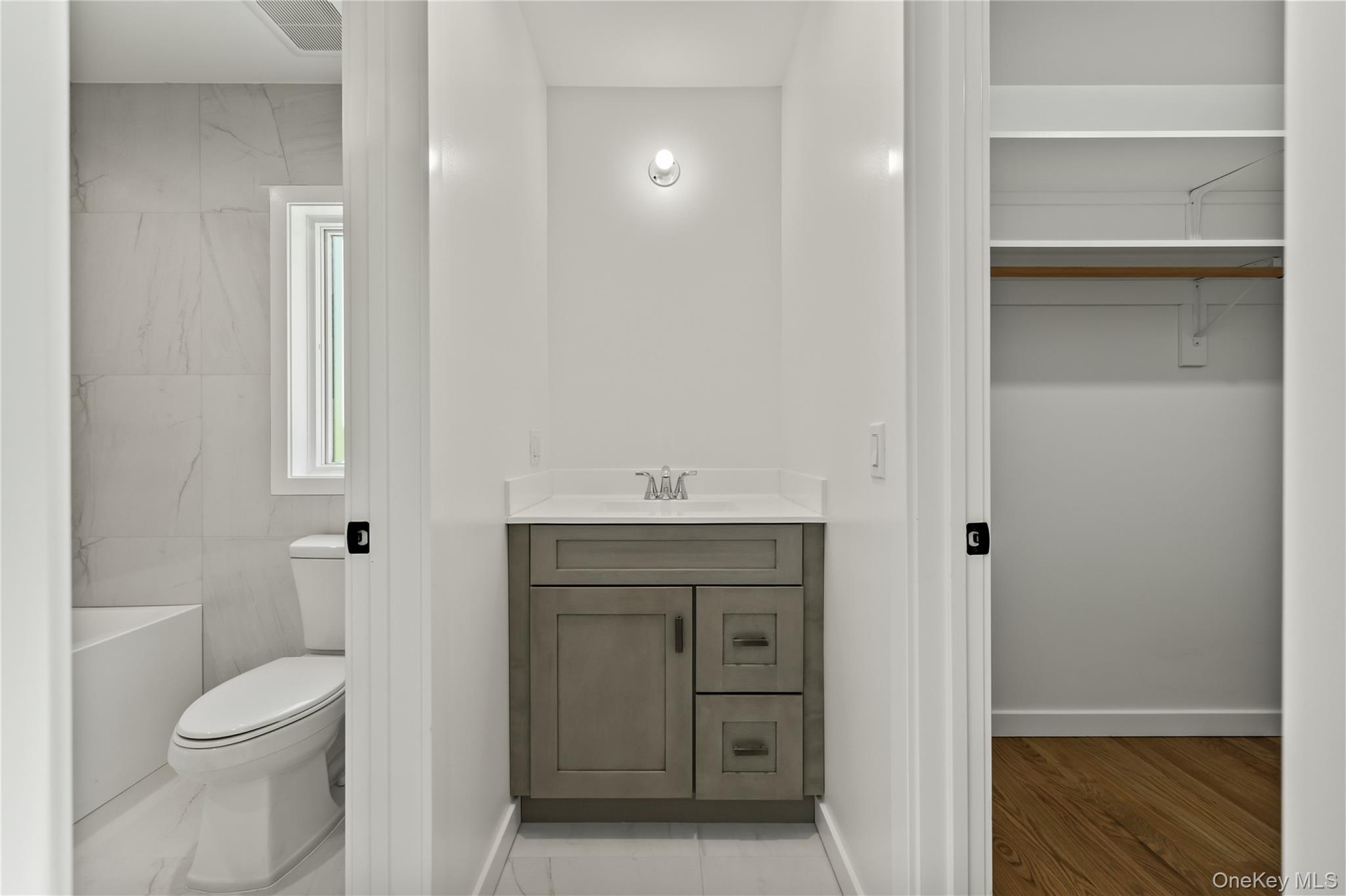 37 Ewing Avenue, Unit 201 photo 32
