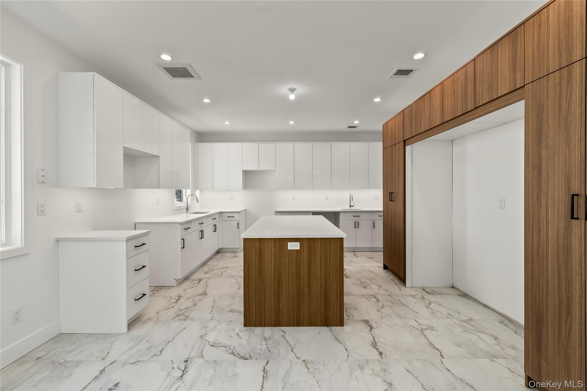 37 Ewing Avenue, Unit 201 photo 18