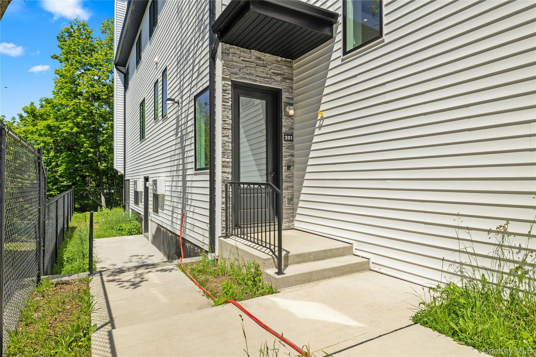 37 Ewing Avenue, Unit 201 photo 6