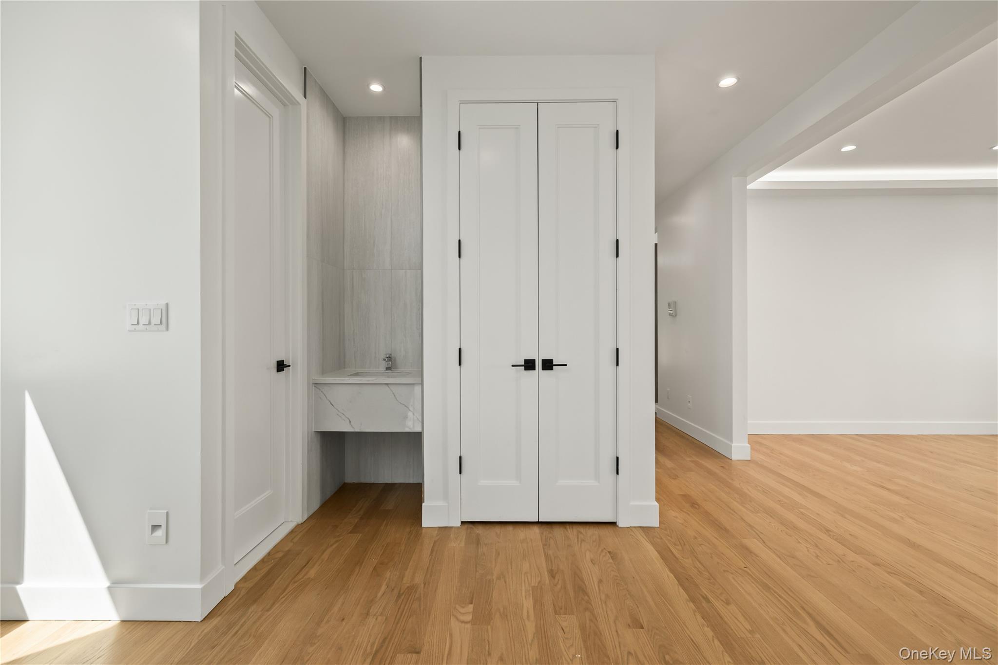 37 Ewing Avenue, Unit 201 photo 10