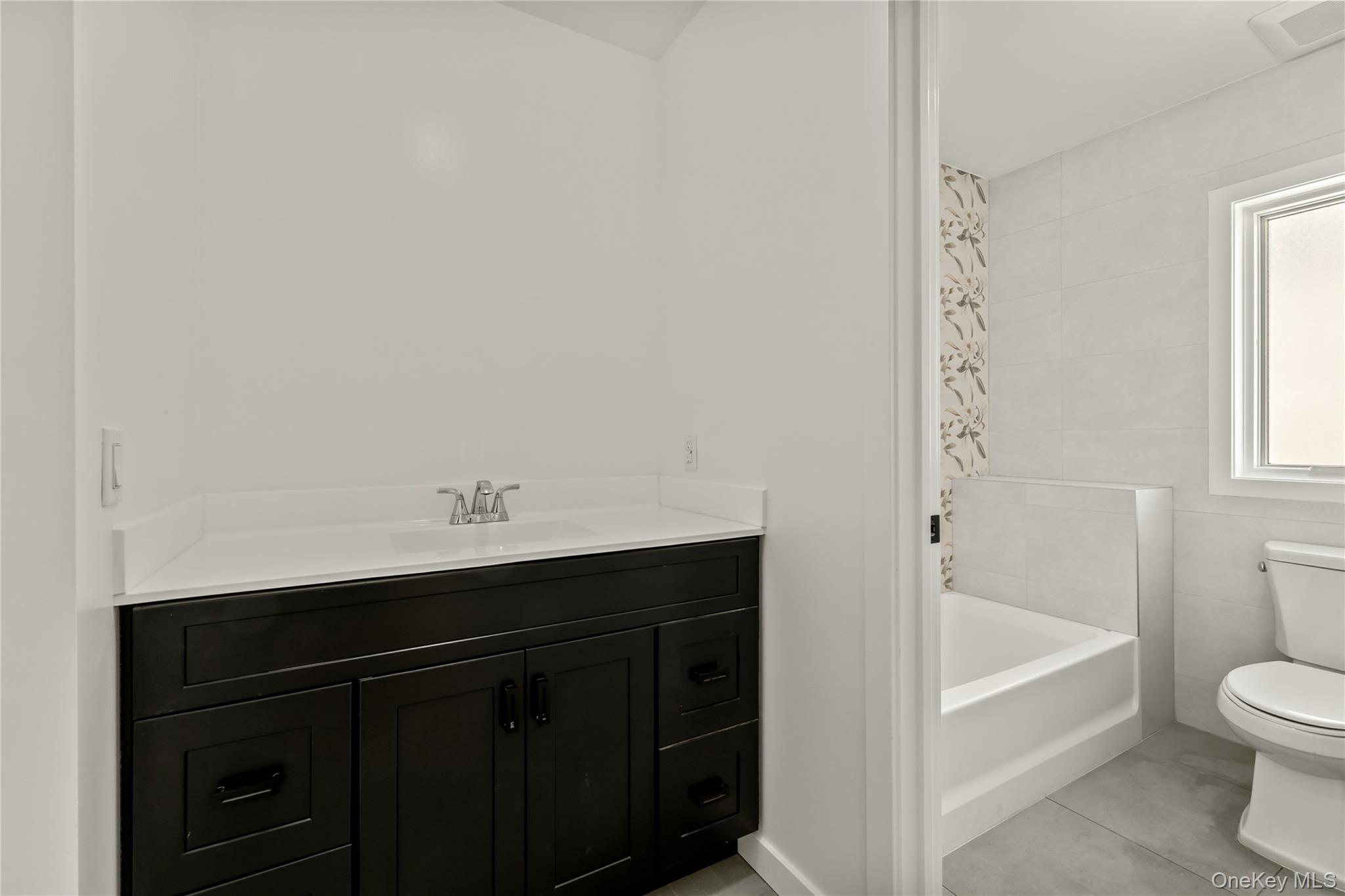 37 Ewing Avenue, Unit 201 photo 27
