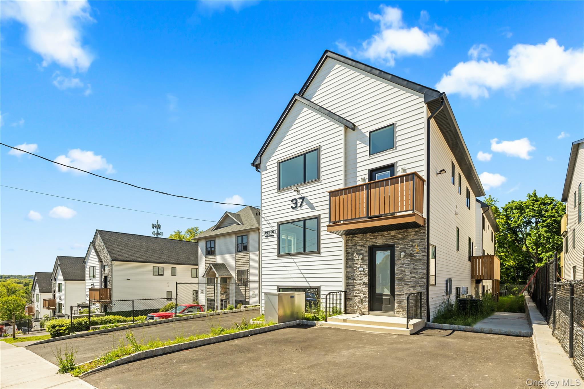 37 Ewing Avenue, Unit 201 photo 2