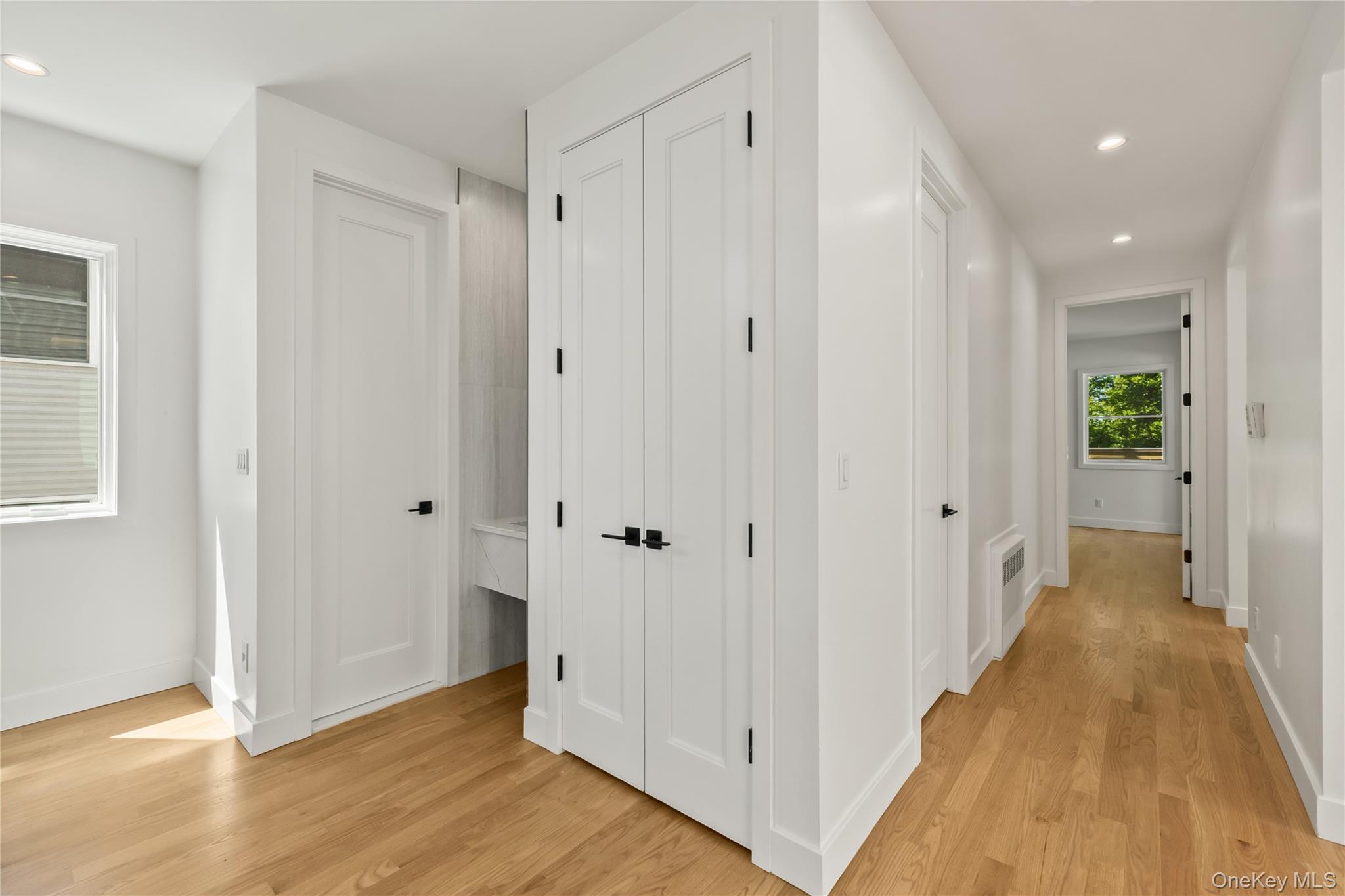 37 Ewing Avenue, Unit 201 photo 25