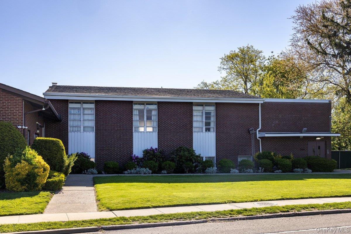 343 Jerusalem Avenue – For Sale photo 8