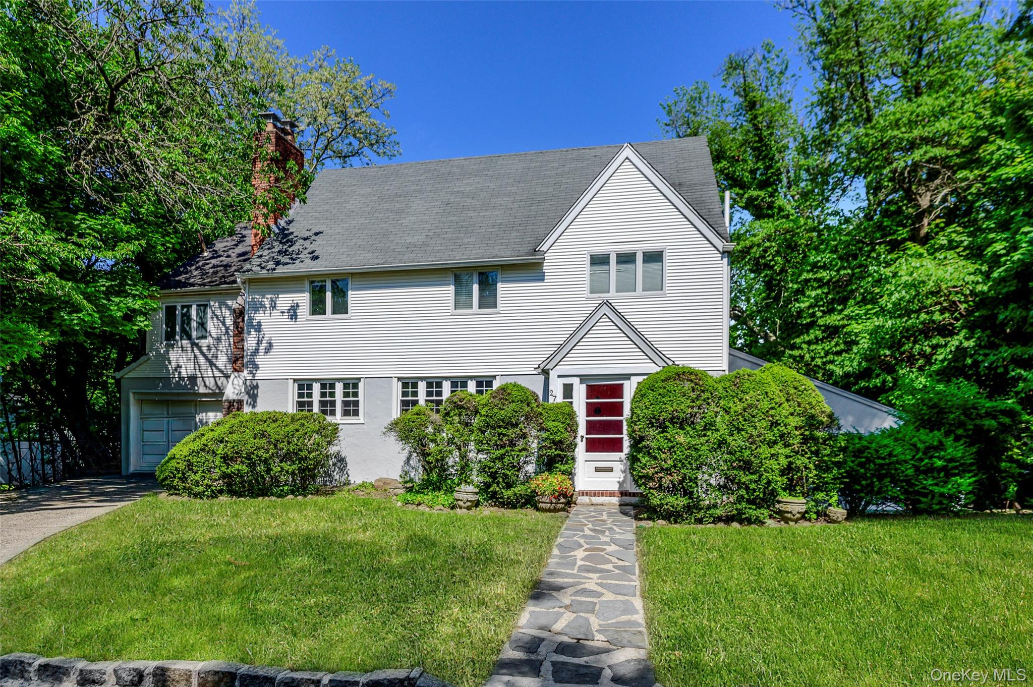 27 Ridge Drive E – For Sale
