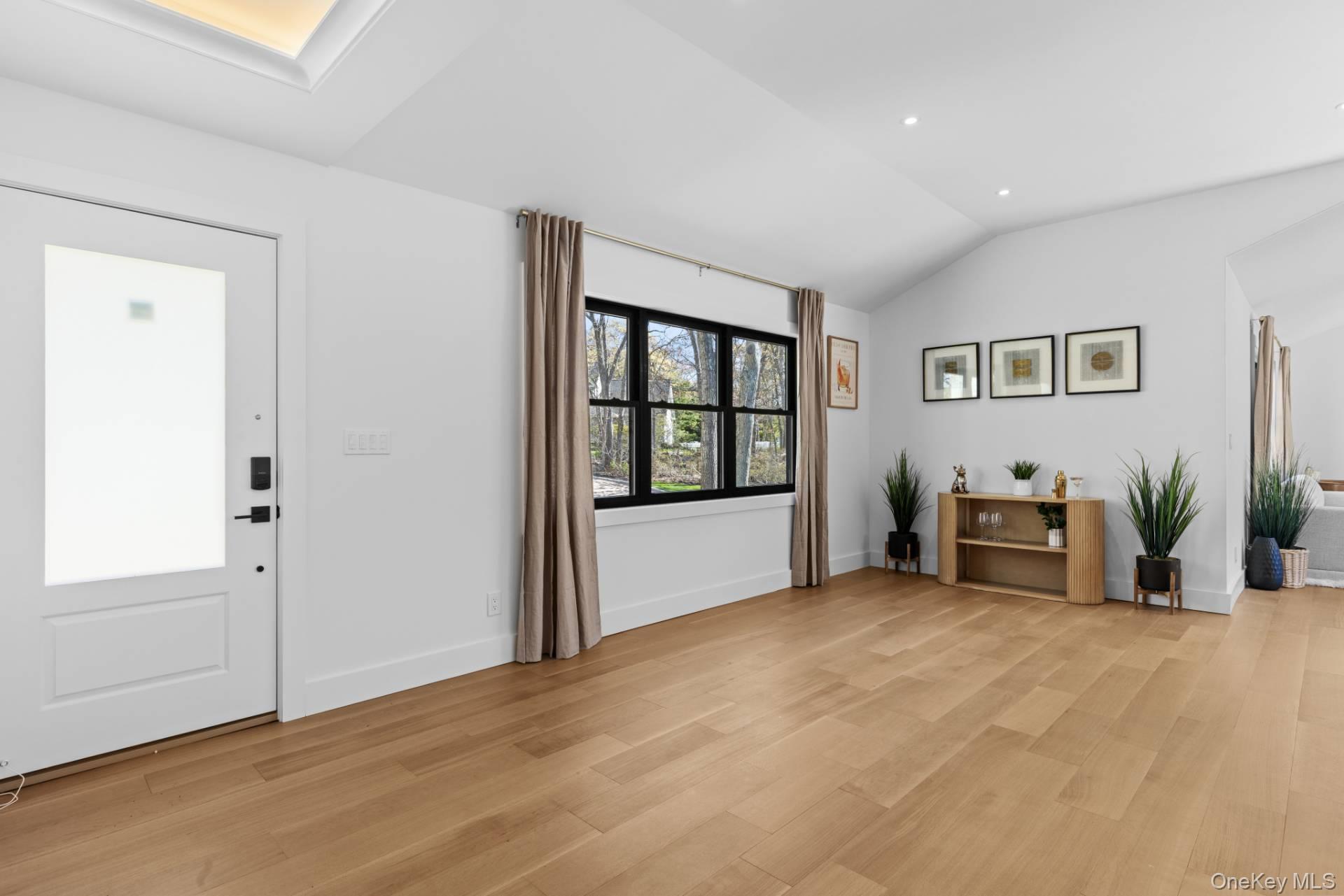 10 Tramposh Lane – For Sale photo 4