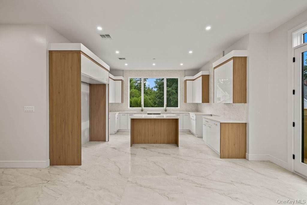 11 Lincoln Street, Unit 201 photo 9