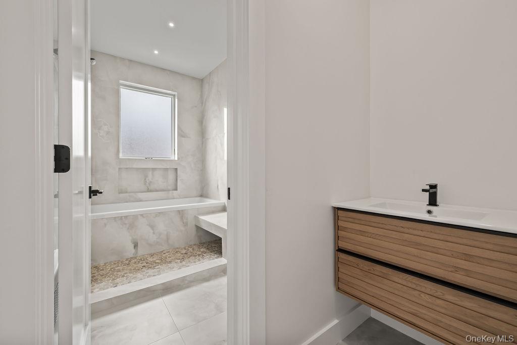 11 Lincoln Street, Unit 201 photo 26
