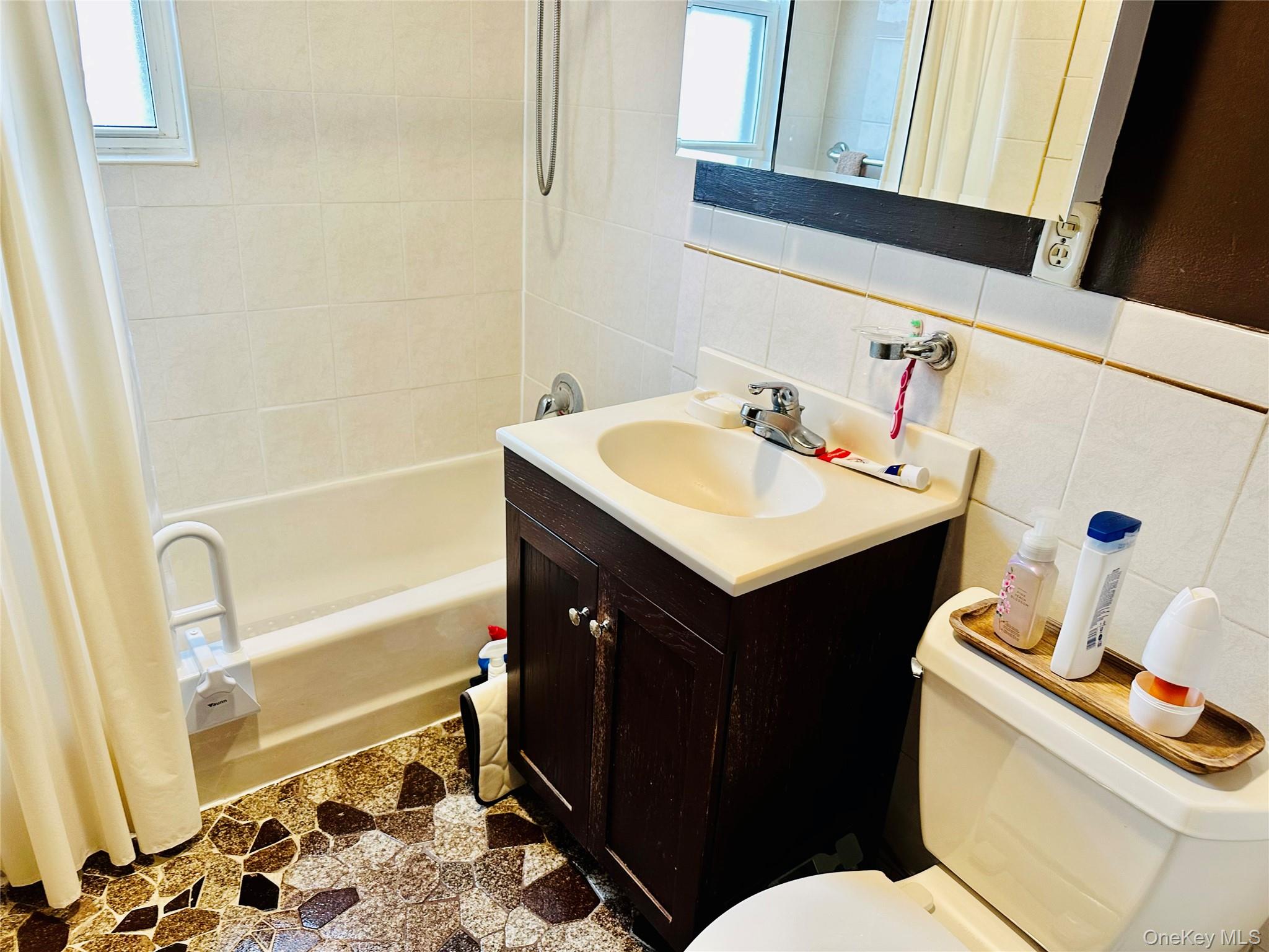 661 E 43rd Street – For Sale photo 2