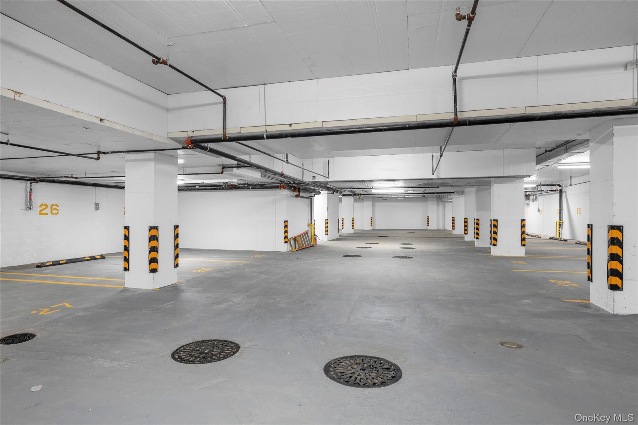 108 Middle Neck Road, Unit 4G photo 2