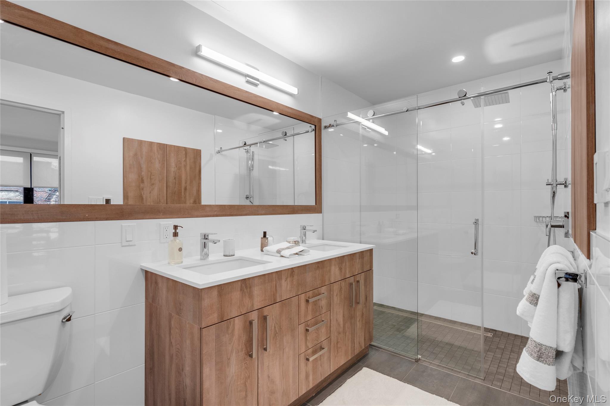 108 Middle Neck Road, Unit 4G photo 5