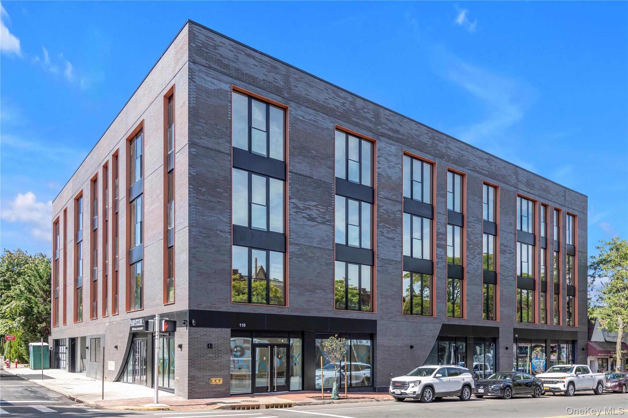 108 Middle Neck Road, Unit 4G