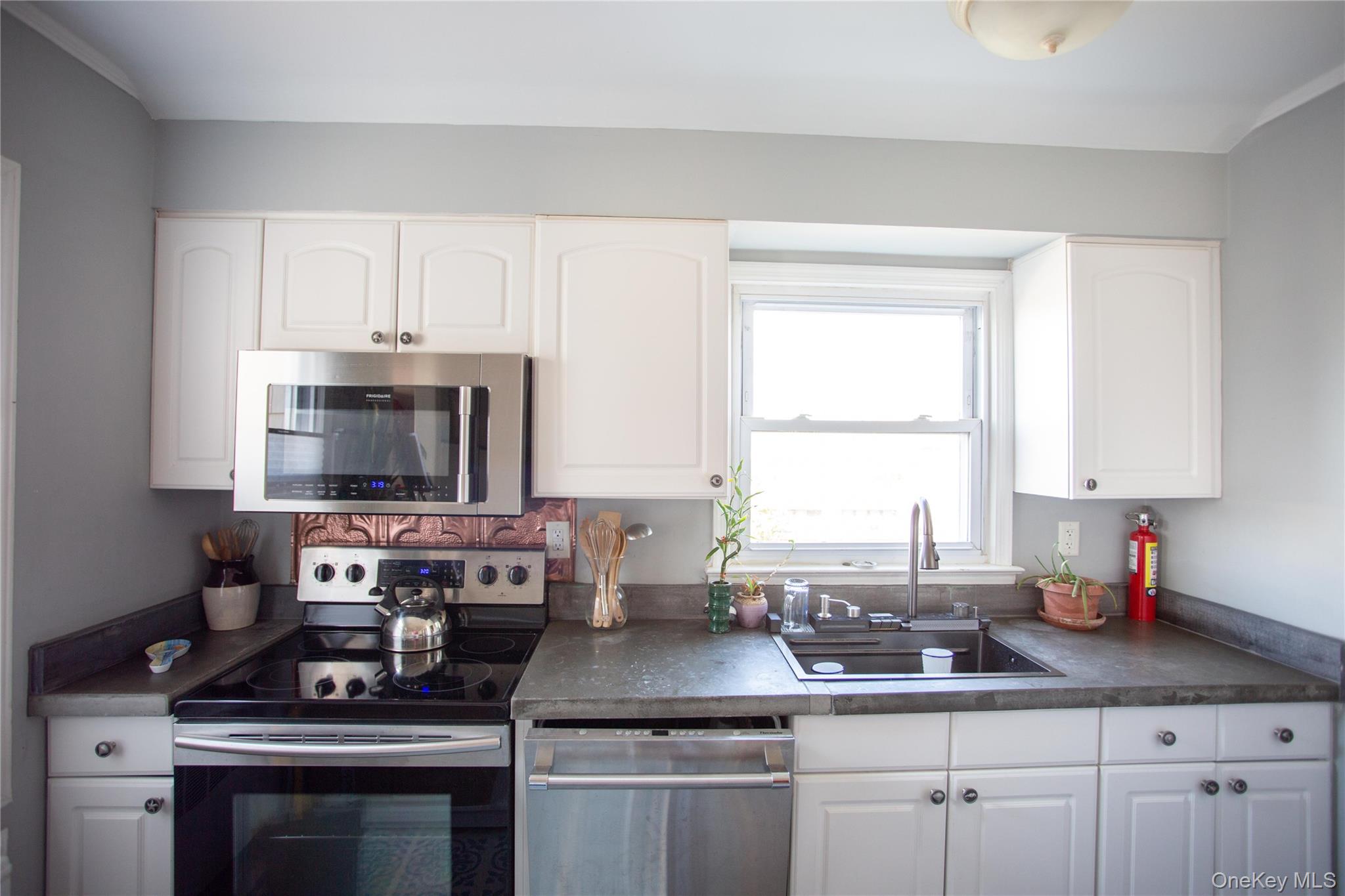 272 Laurelton Boulevard – For Rent photo 9