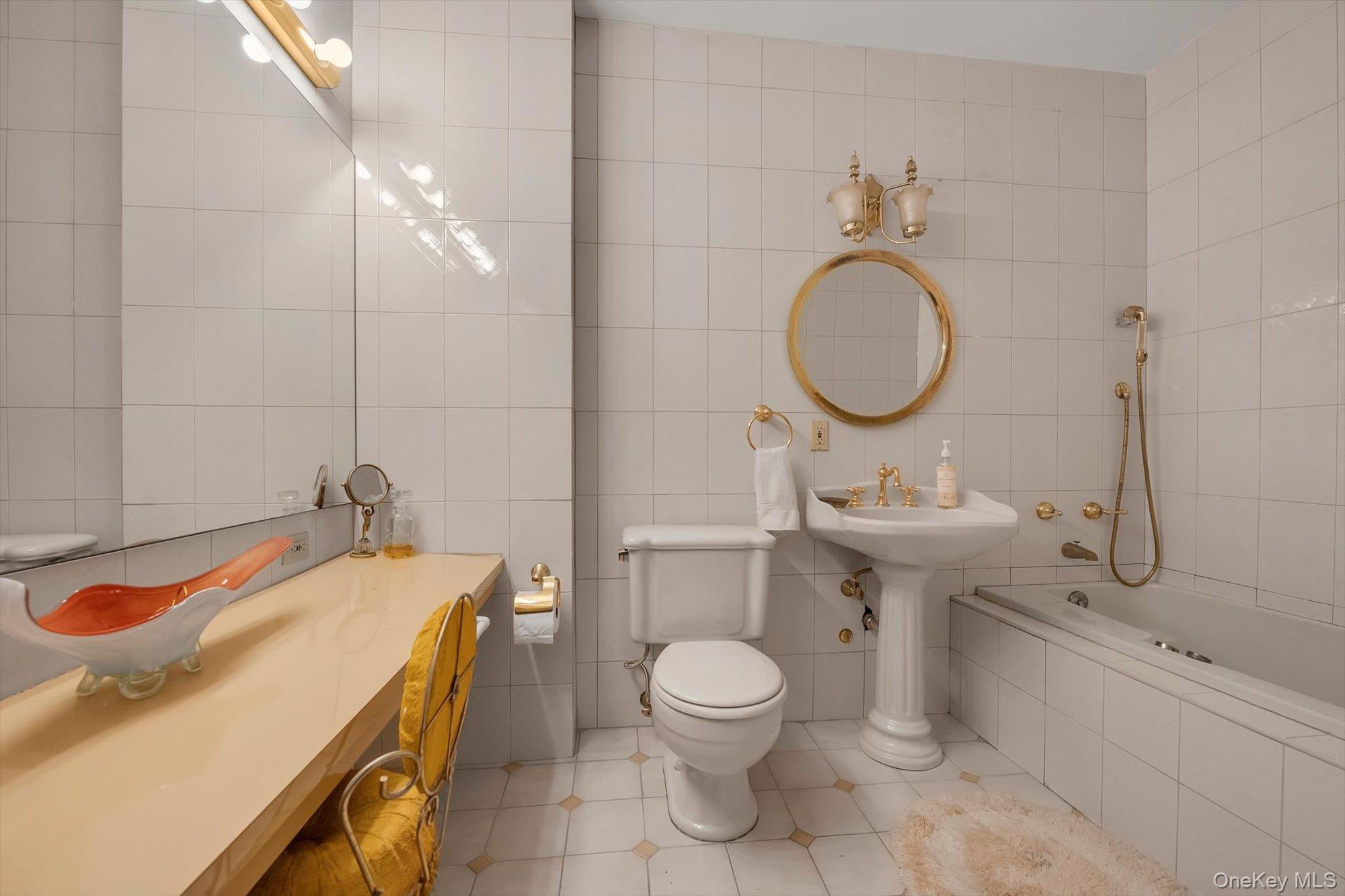 271-10 Grand Central Parkway, Unit 29V photo 9