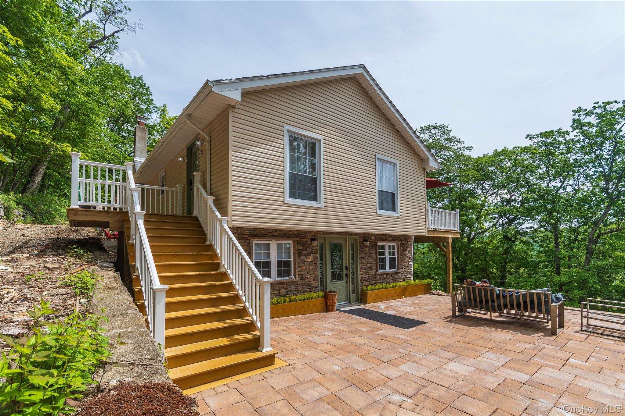 71 Deer Trail North – For Sale