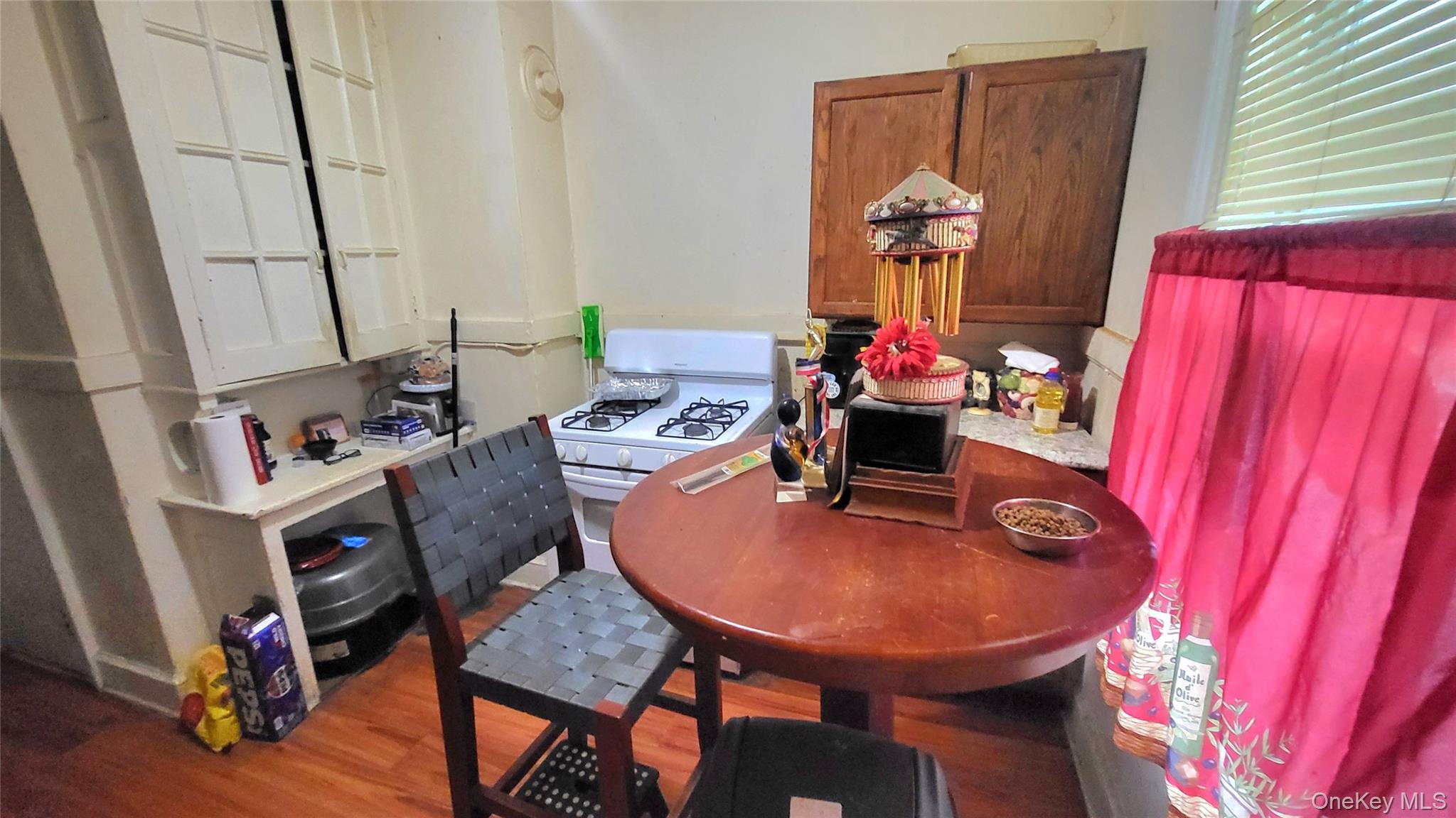 242 Mansion Street – For Sale photo 3