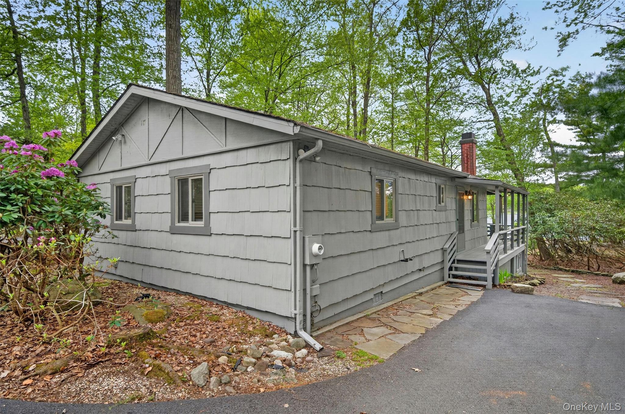 117 Lake Shore Drive W – For Sale photo 7