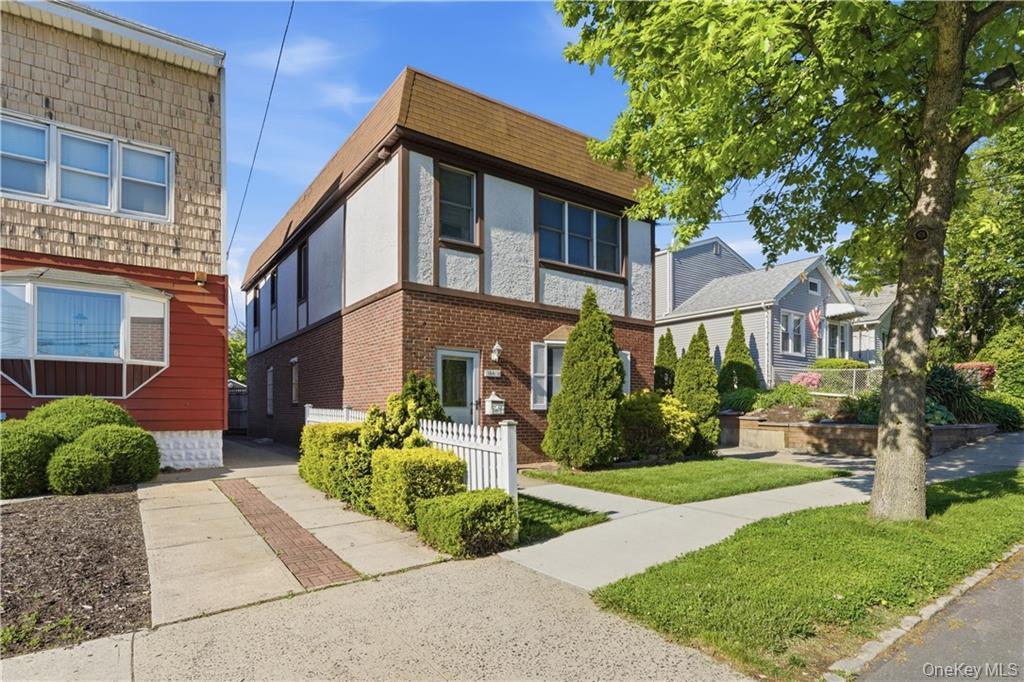 125-11 7th Avenue – For Sale