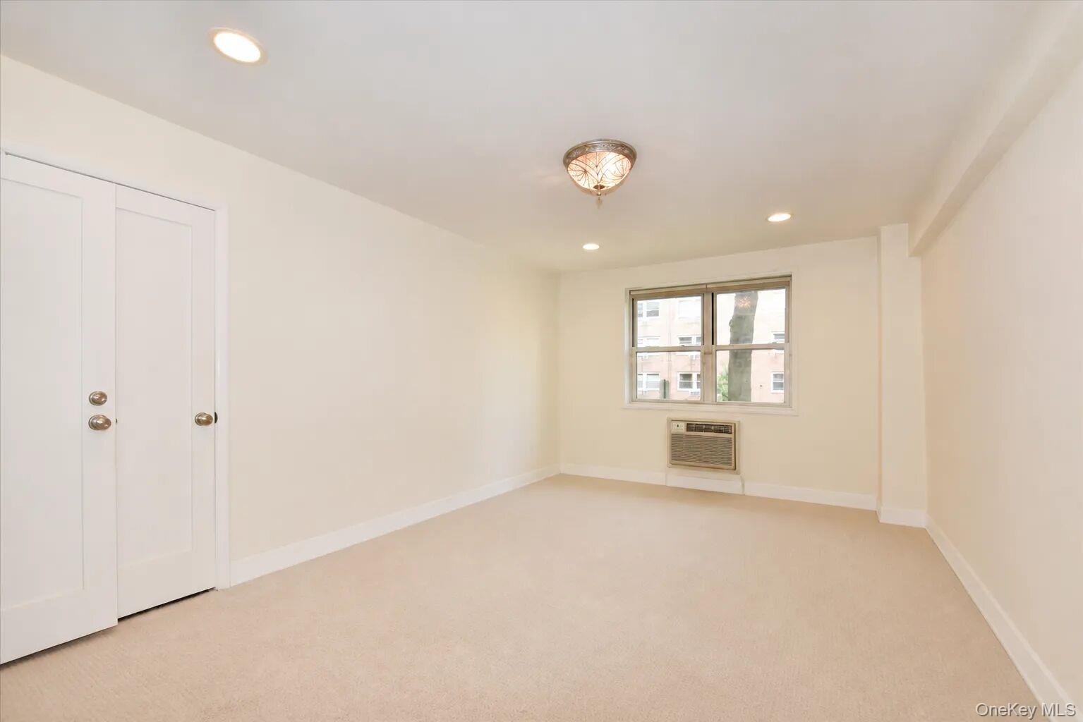 50 HILL PARK Avenue, Unit 1-L photo 12