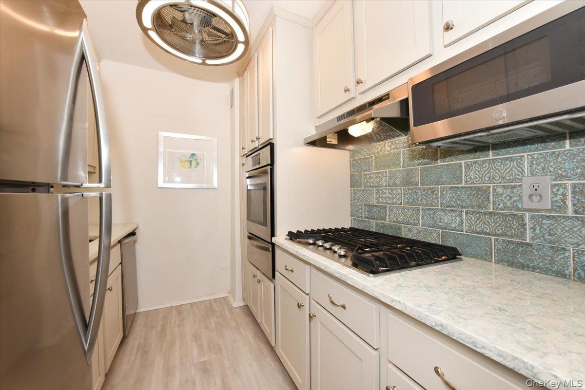 50 HILL PARK Avenue, Unit 1-L photo 20