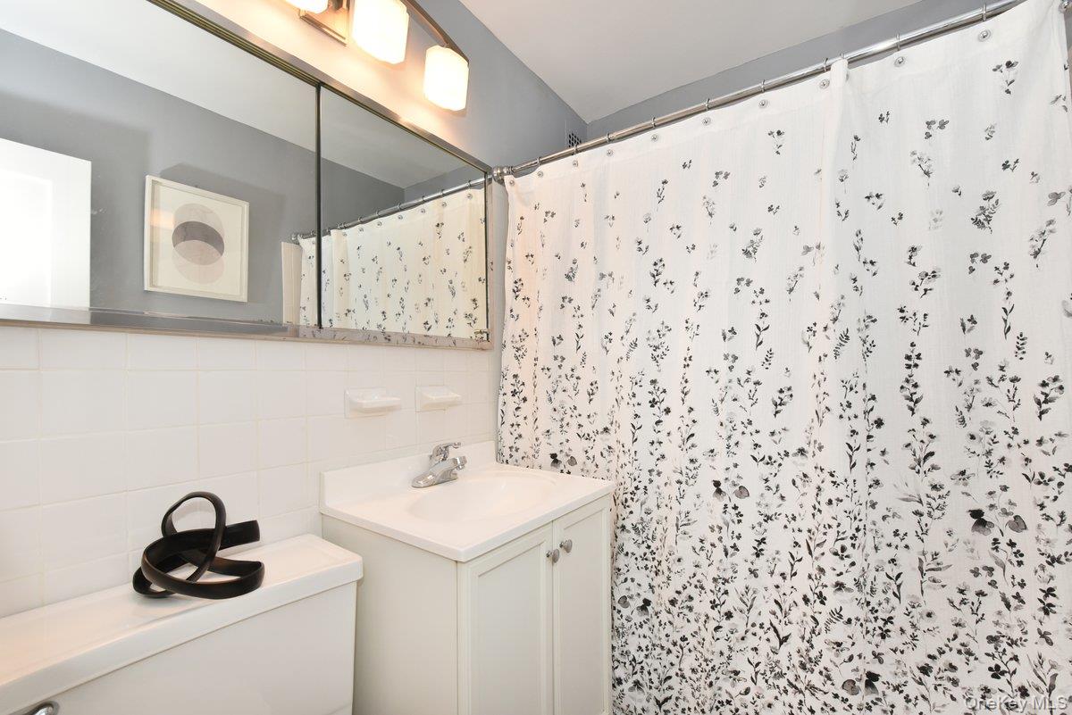 50 HILL PARK Avenue, Unit 1-L photo 3