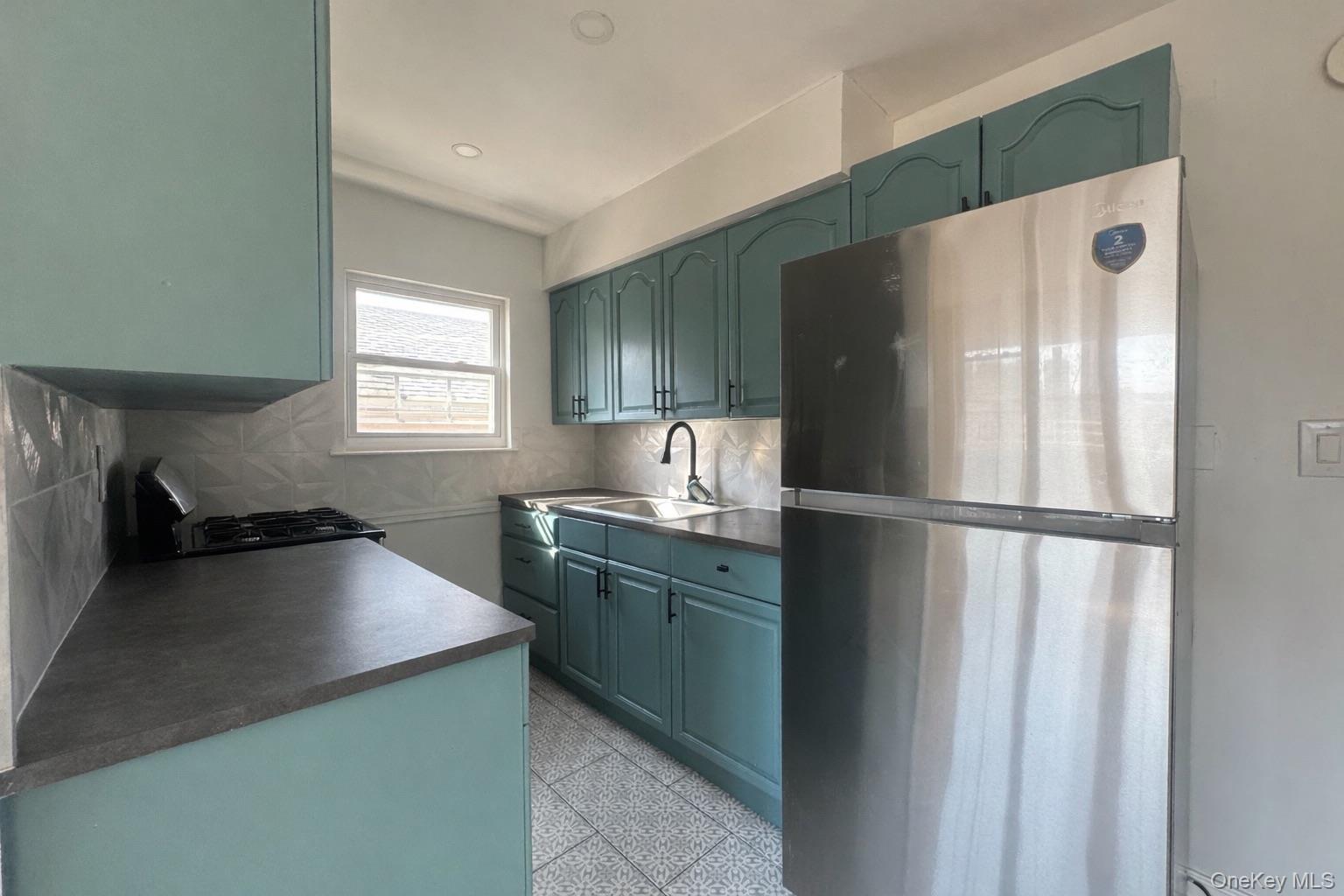 1726 Plainview Avenue – For Sale photo 3