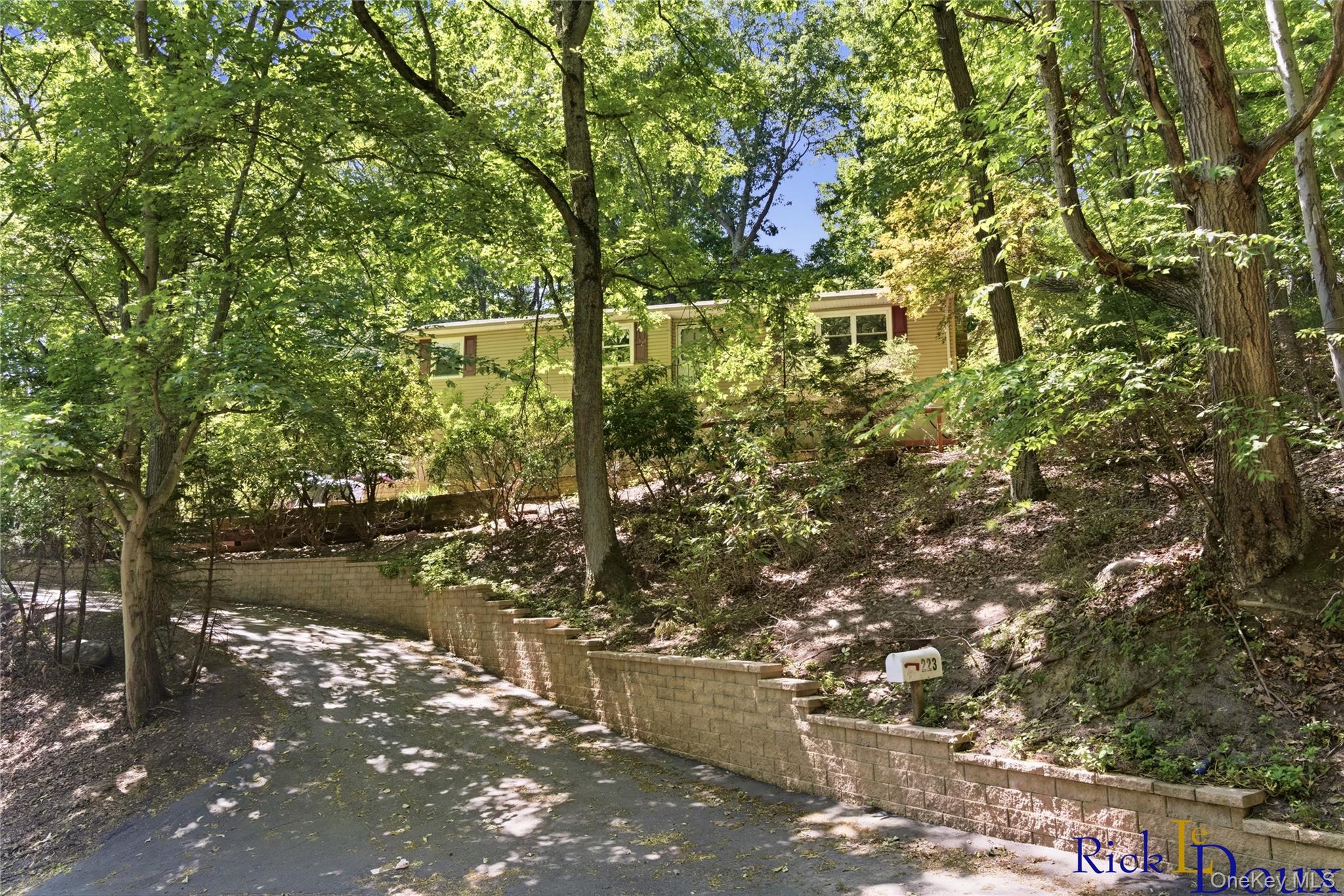 223 Old Post Road – For Sale photo 2