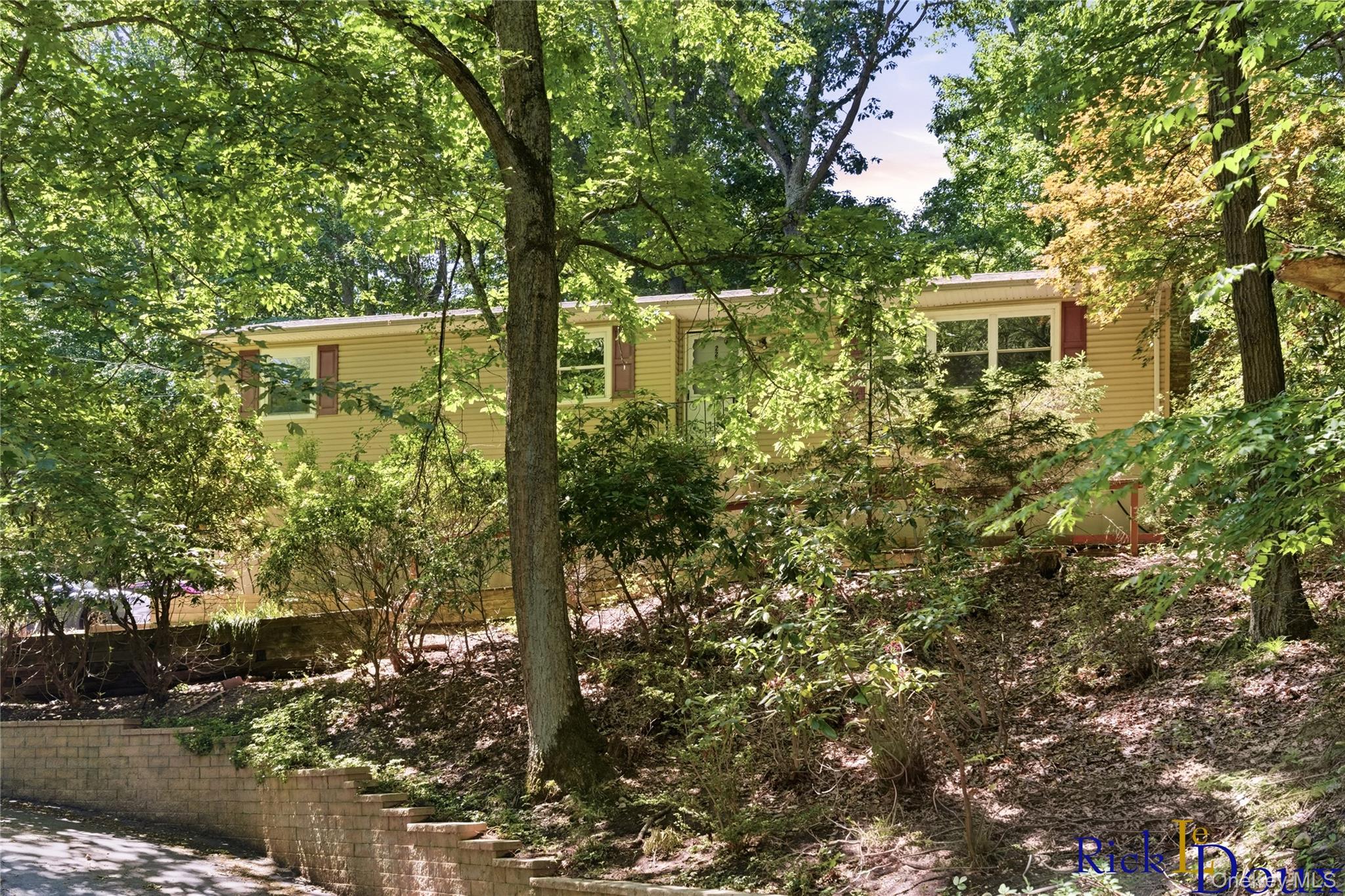 223 Old Post Road – For Sale