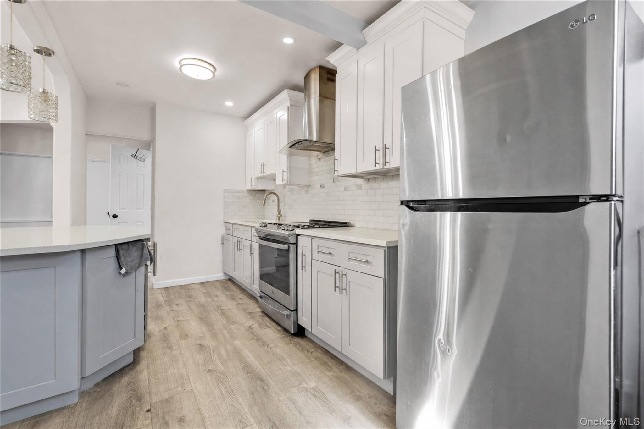 25-22 45th Street, Unit 1 photo 3
