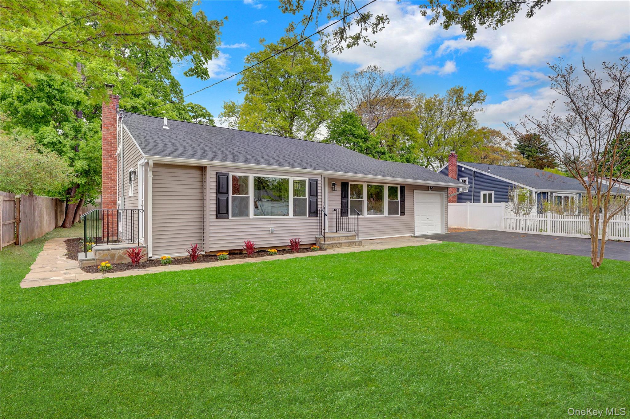 15 Glenwood Lane – For Sale photo 2