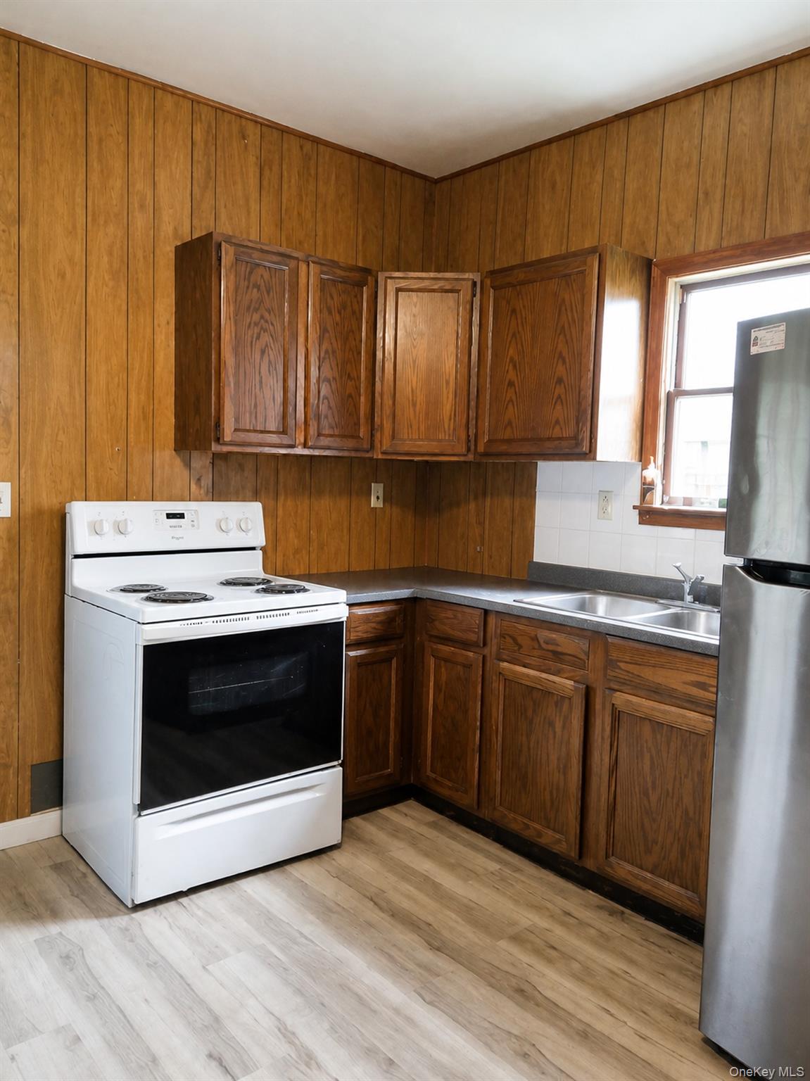 5033 Main Street – For Sale photo 5