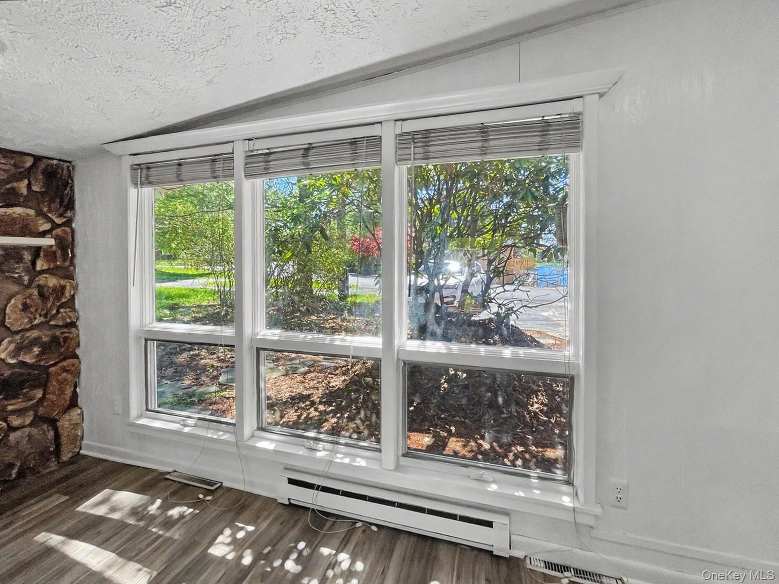 198 Lake Shore Drive E – For Sale photo 4