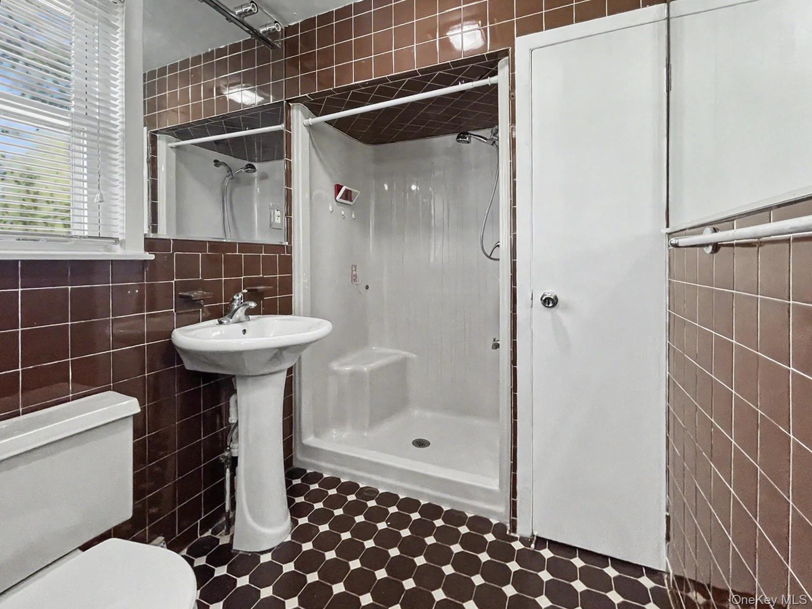198 Lake Shore Drive E – For Sale photo 14