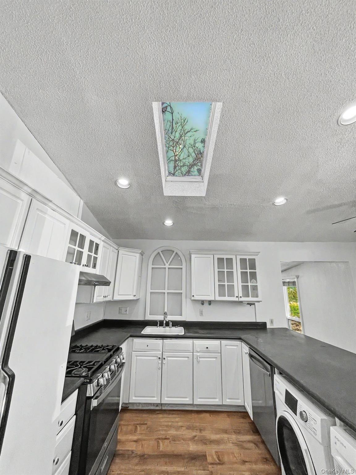 198 Lake Shore Drive E – For Sale photo 8