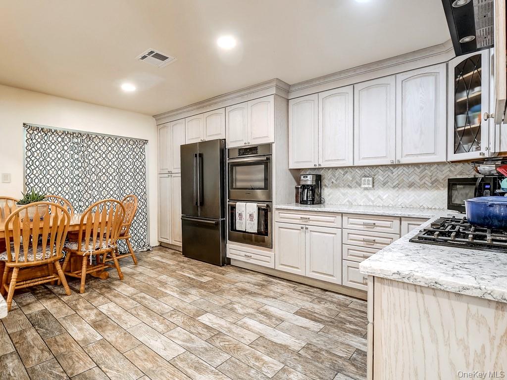 25 Village Cove – For Sale photo 9