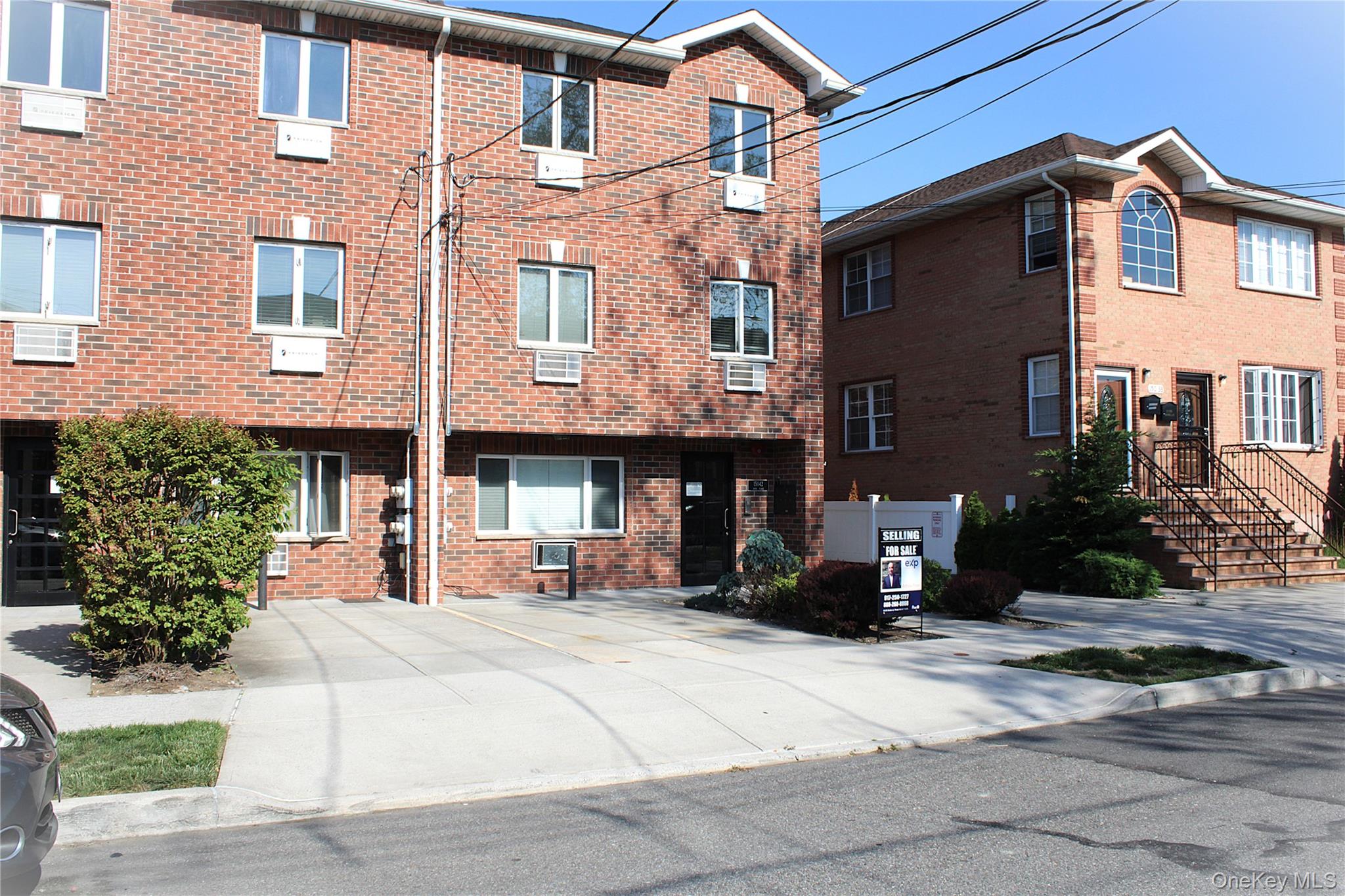 150-42 99th Place – For Sale photo 4