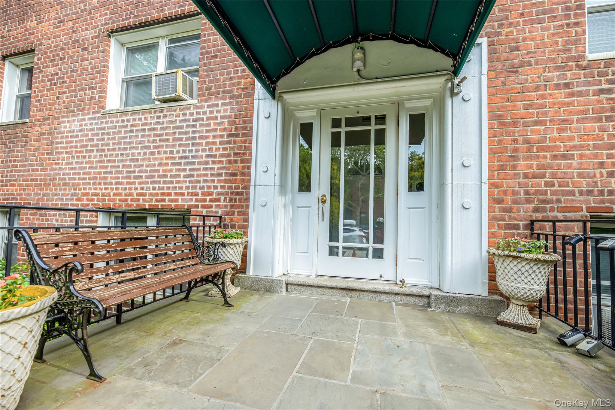 450 Pelham Road, Unit #2E photo 2