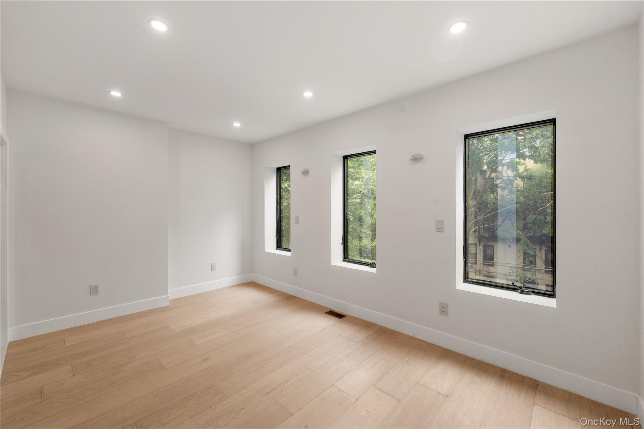 408 Bainbridge Street – For Sale photo 28